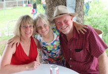 Crowds flock to races