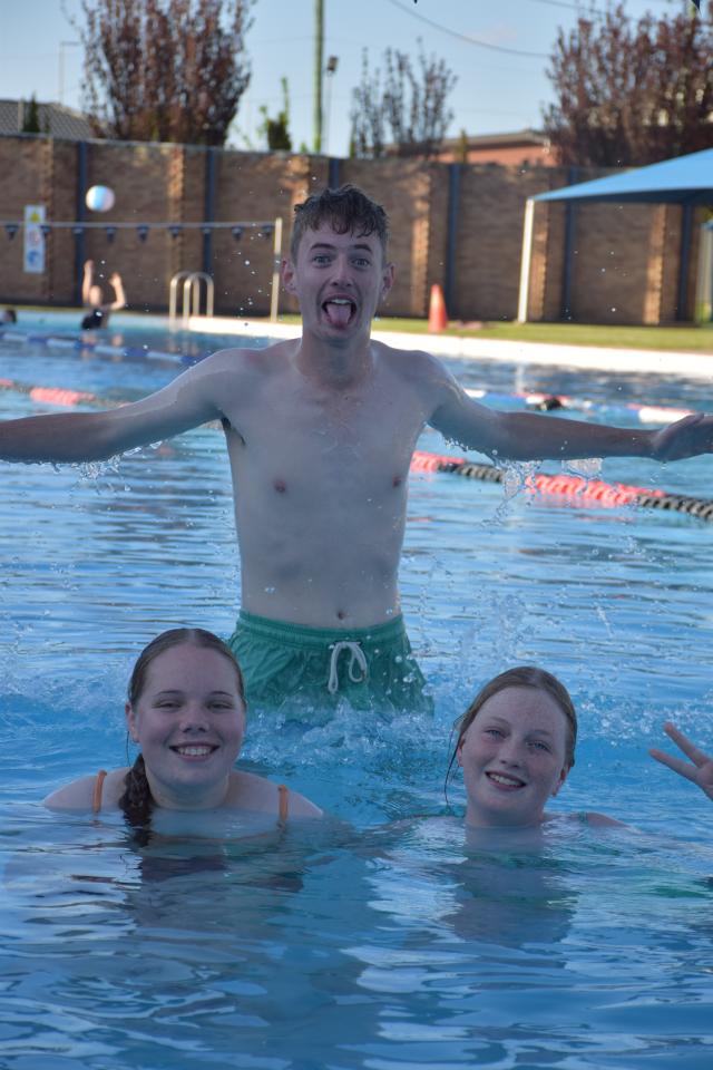 Swimmers lap it up as pool reopens for summer | Stanthorpe Today